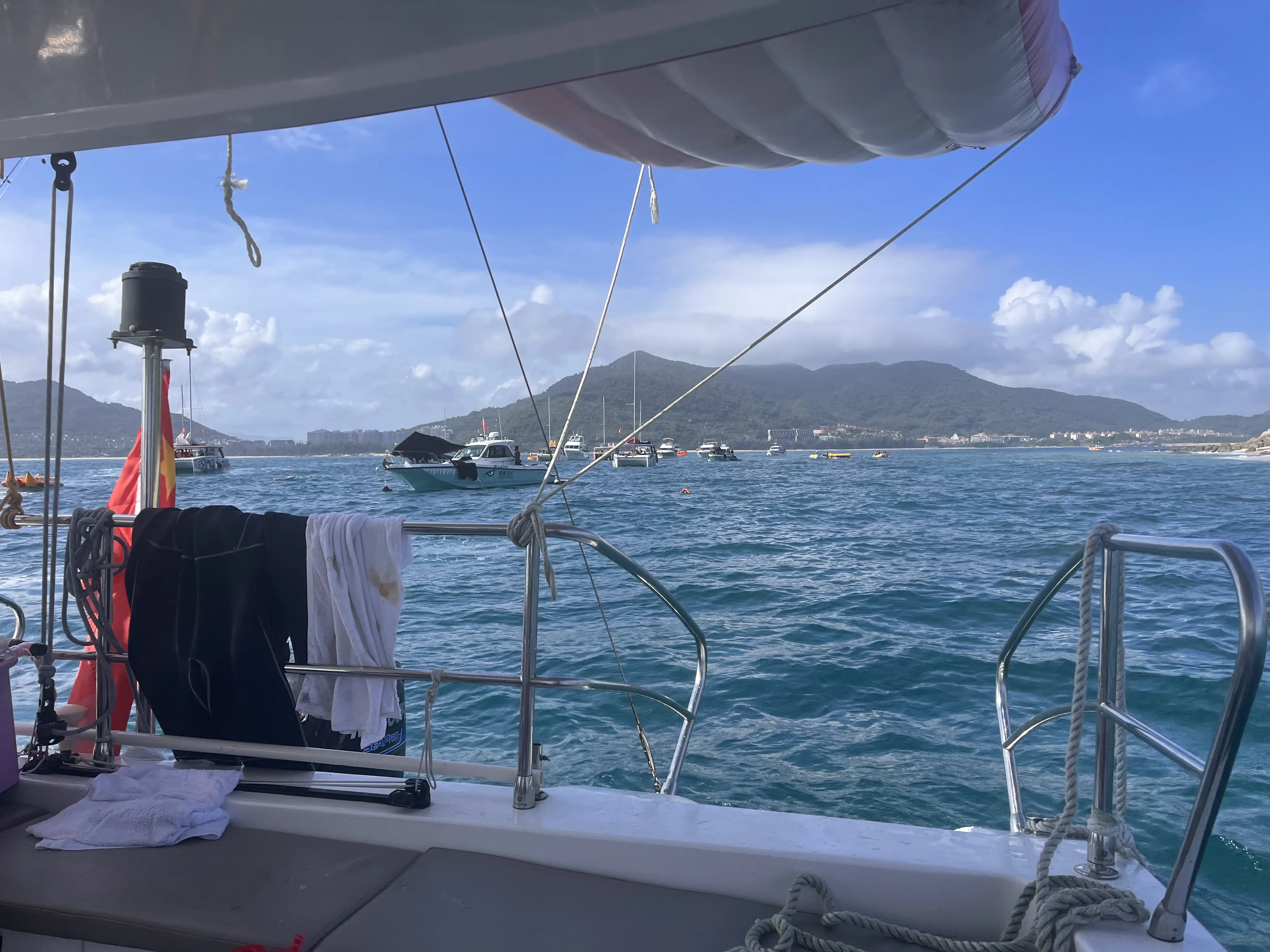 第一天:出海 + 潜水 + 其他水上项目